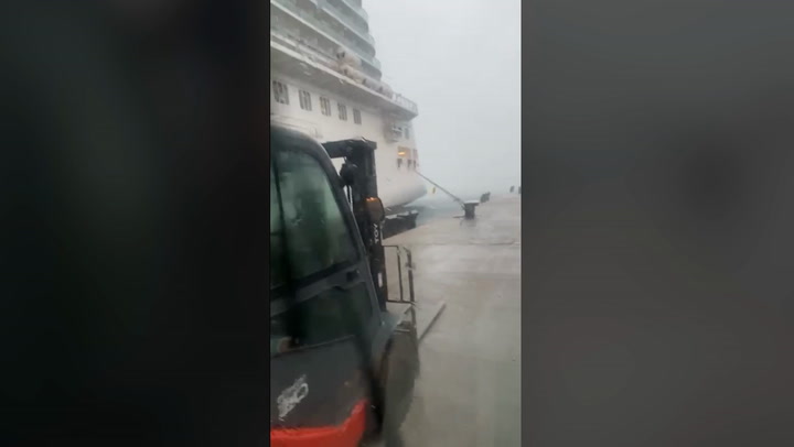 cruise ship crashes into oil tanker