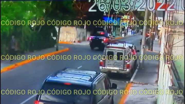 Policías atropellaron a dos argentinos que viajaban en moto en Cozumel