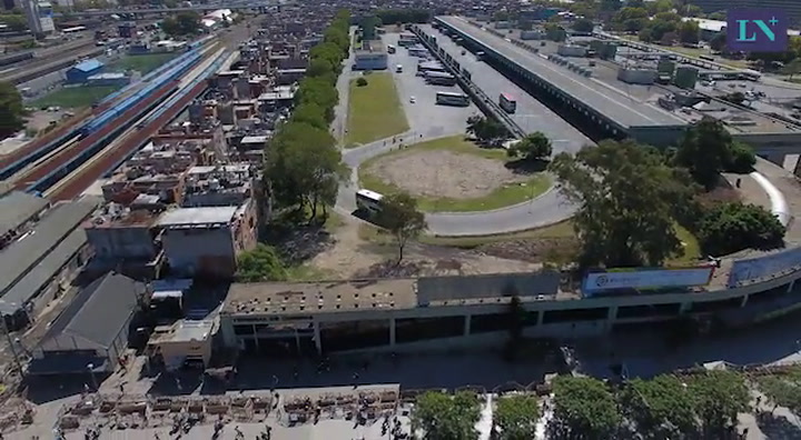 Las obras detenidas en Retiro, vistas desde el dron de La Nación