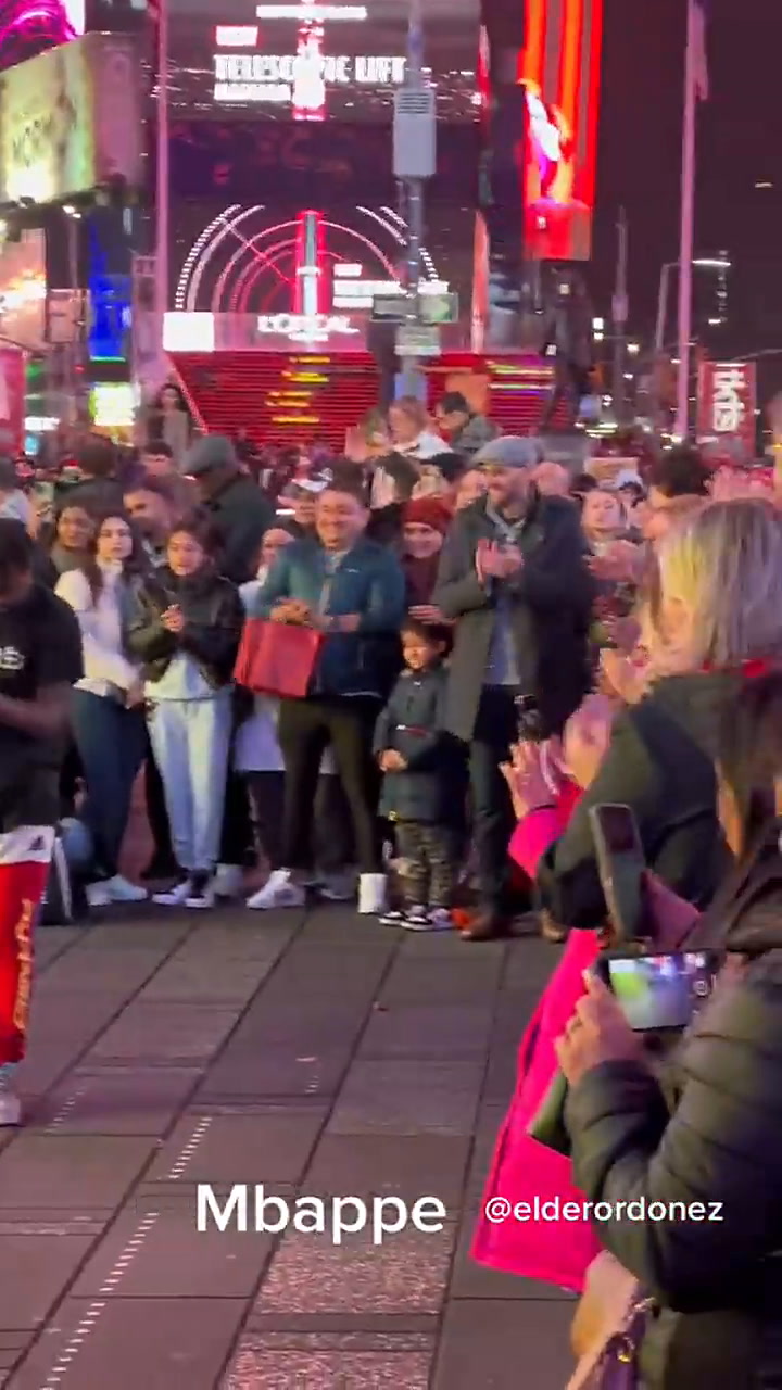 Mbappé y Hakimi trataron de pasar desapercibidos en Times Square
