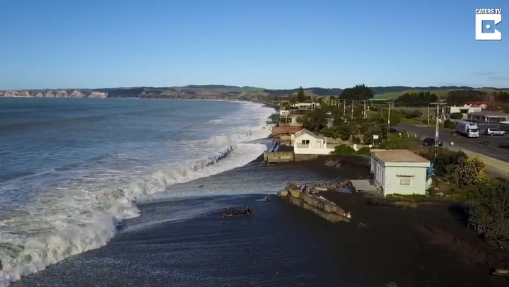 El pueblo neozelandés que vive amenazado por olas gigantescas - Fuente:  Caters Clips