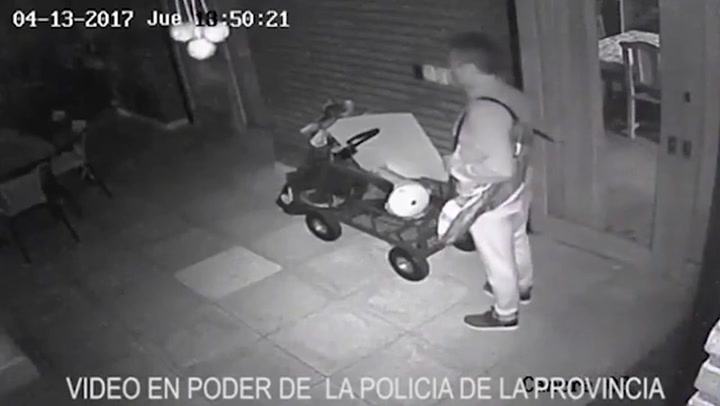 Se conocieron imágenes de Nicolás Pachelo entrando a robar - Fuente: Télam