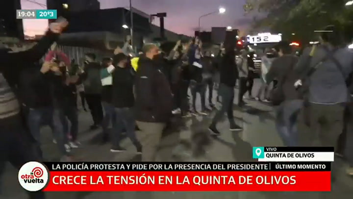Conflicto policial. Llegaron a Olivos los manifestantes en apoyo a Alberto Fernández