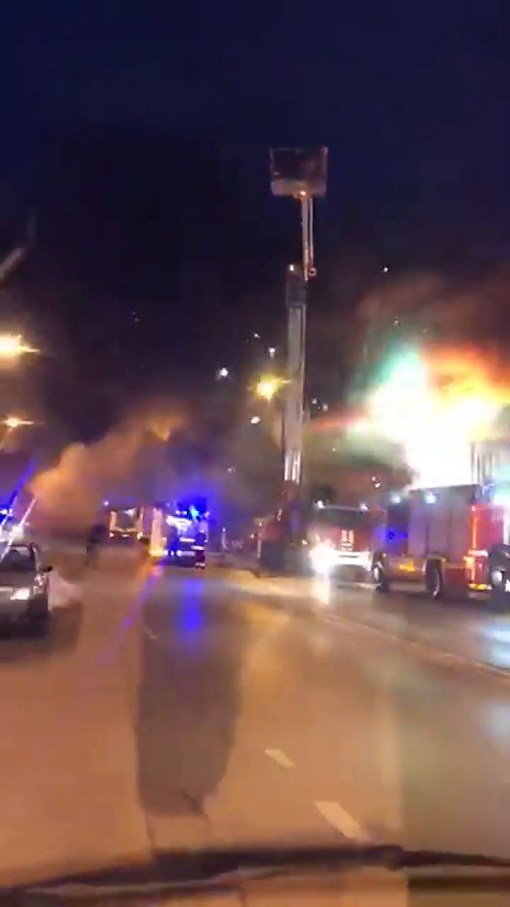 Graban impresionante explosión de local de fuegos artificiales - Fuente: YouTube