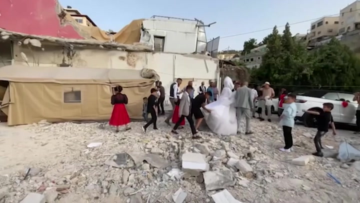 Palestinian bride holds wedding at ruins of her Jerusalmen house demolished by Israeli authorities