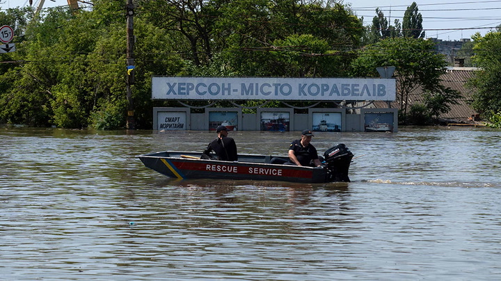 Ukrainians traverse flooded Kherson on dinghies after attack on dam
