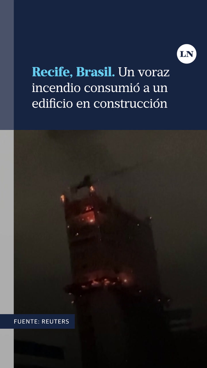 Recife, Brasil. Un Voraz Incendio Consumió A Un Edificio En Construcción