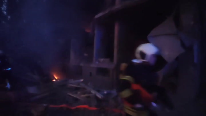Edificio residencial bombardeado en Kiev
