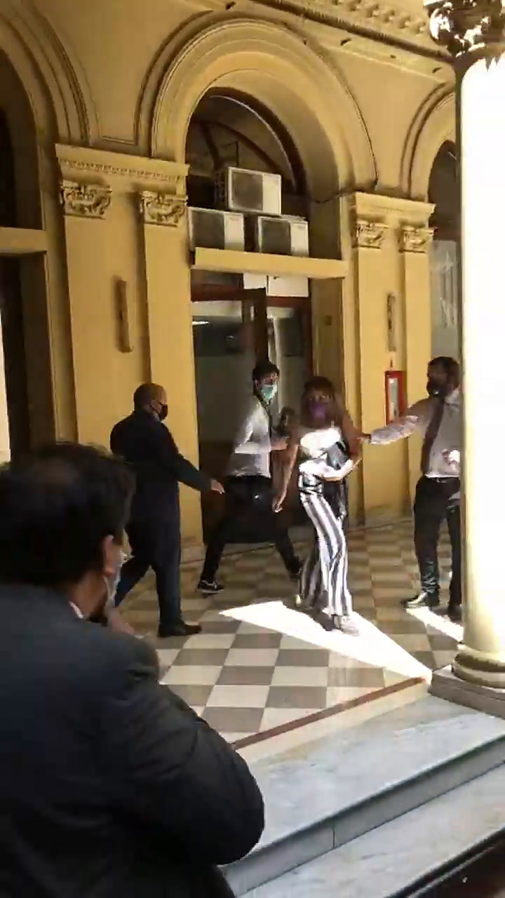 CFK entrando al velatorio