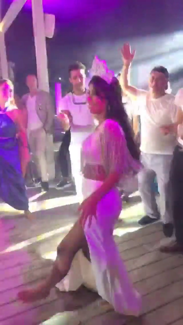 Antonela Rocuzzo filmó a Fábregas y su mujer bailando en su casamiento - Fuente: Instagram