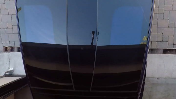Un video de 2016 que muestra un Tesla que se conduce solo en realidad es un montaje