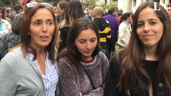 Lorena vive en Chile hace 14 años y fue a votar junto a sus hijas
