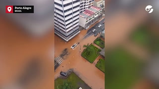 Las inundaciones en Brasil llegaron al centro de Porto Alegre