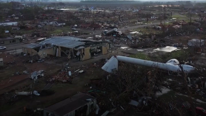 Mississippi tornadoes kill 25 and flatten town