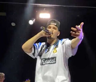 El freestyle de Bnet junto a Trueno en su show en España