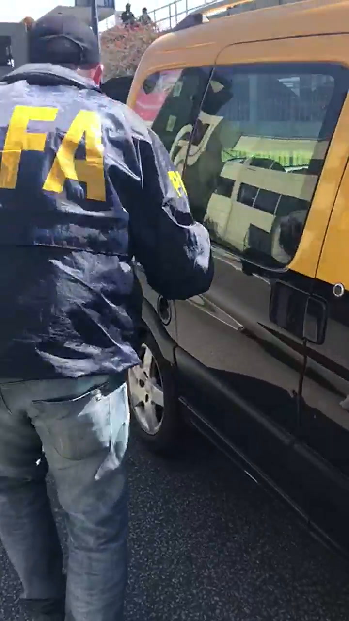 Otro golpe a la mafia de los taxis: cuatro detenidos y más de 50 autos secuestrados en Retiro