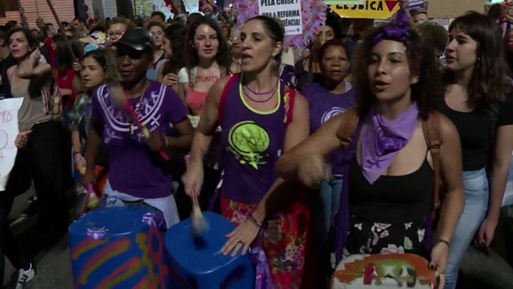 Marchas desbordan capitales latinoamericanas en el Día de la Mujer