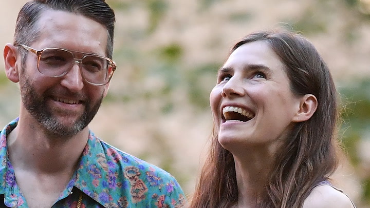 Amanda Knox discovers she is pregnant with her first child during live podcast