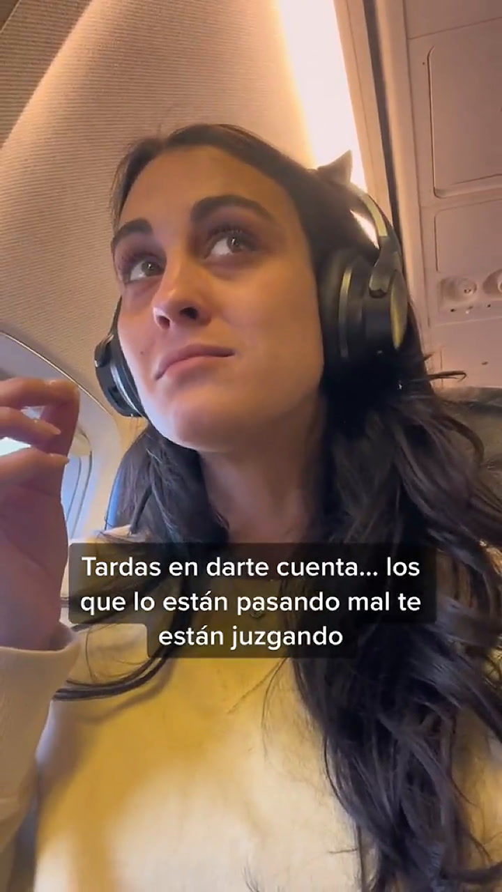 Una estudiante de piloto viaja en un turbulento vuelo que preocupa a los pasajeros