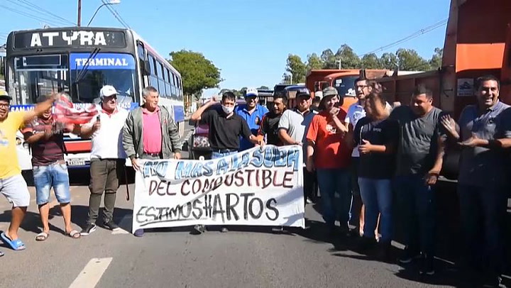 Camioneros en Paraguay amenazan con cerrar el país