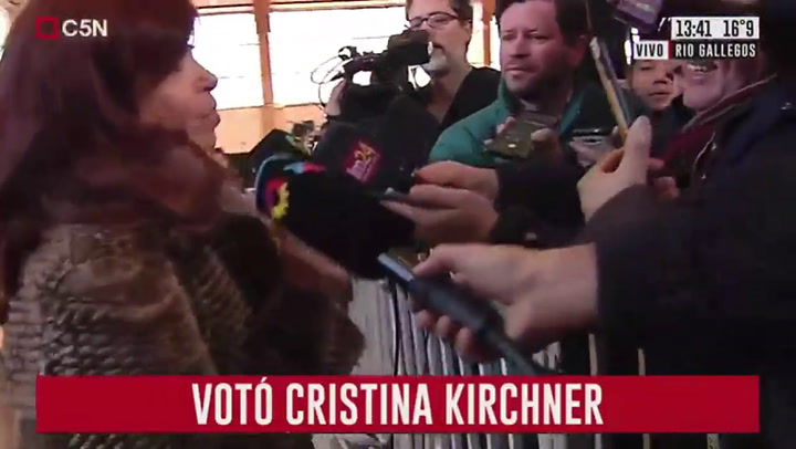 Cristina Fernández de Kirchner no atendió a la prensa después de votar - Fuente: C5N
