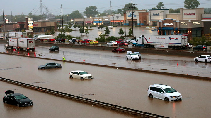 Flash flooding hits St Louis as thunderstorms bring heavy rain