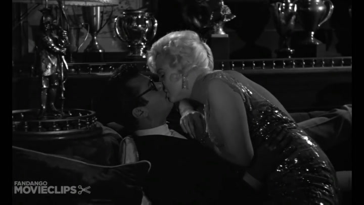 La escena de amor entre Monroe y Curtis - Fuente: YouTube