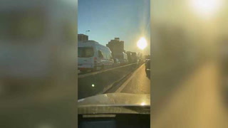 Choque múltiple sobre el carril del Metrobus en la autopista 25 de Mayo