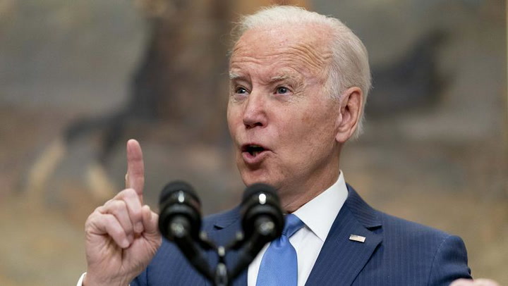 El presidente Biden llama de nuevo a Putin “dictador”