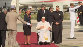 El papa Francisco llega a Marsella para una visita consagrada a los migrantes