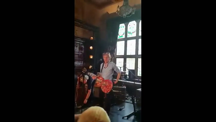 Paul McCartney tocó una nueva canción en un pub de Liverpool - Fuente: Youtube