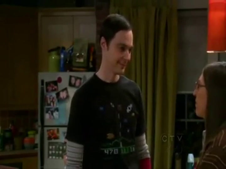 3. ¡Amy perdona a Sheldon y acepta la tiara!