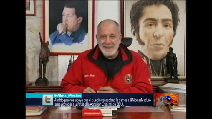 Mario Silva en su programa en el canal del Estado, VTV, marcando la línea discursiva bolivariana.