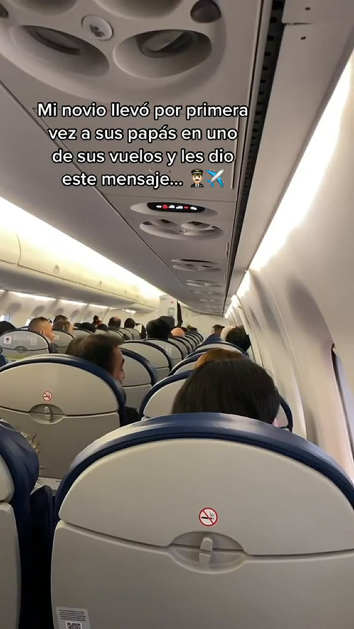 Un piloto envió un emotivo a sus padres cuando lo acompañaron por primera vez en un vuelo