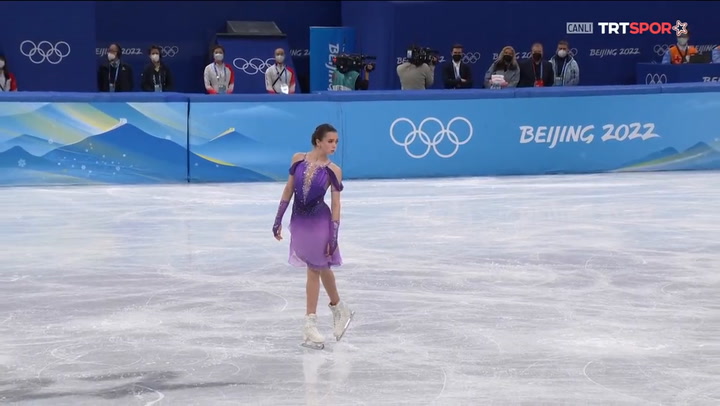 La emoción de Kamila Valieva en el final de su rutina de patinaje artístico