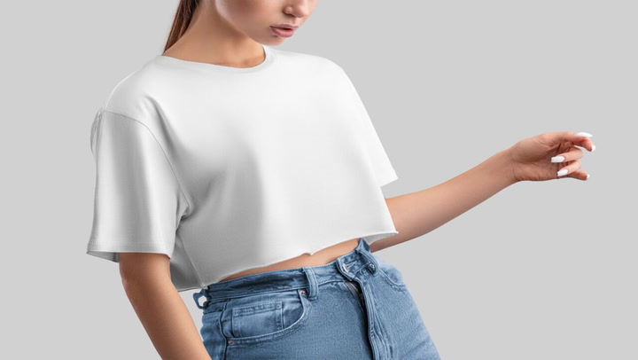 HOW TO MAKE A TOP LOOK CROPPED? 1. Simply wear Croptuck around