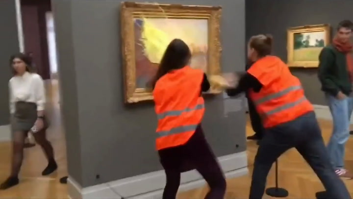 Vandalizaron con puré de papas una obra de Monet