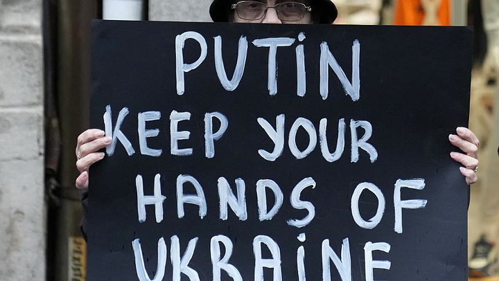 Ucranianos, rusos, y bielorrusos protestan contra la guerra desde Serbia