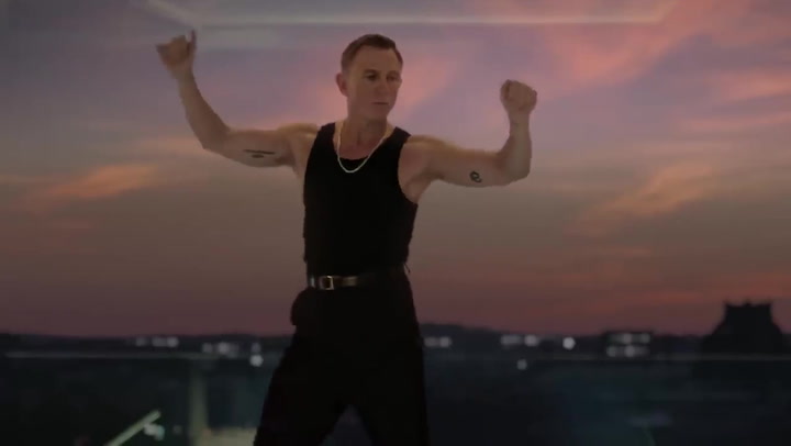 Daniel Craig dances in Belvedere Vodka advert