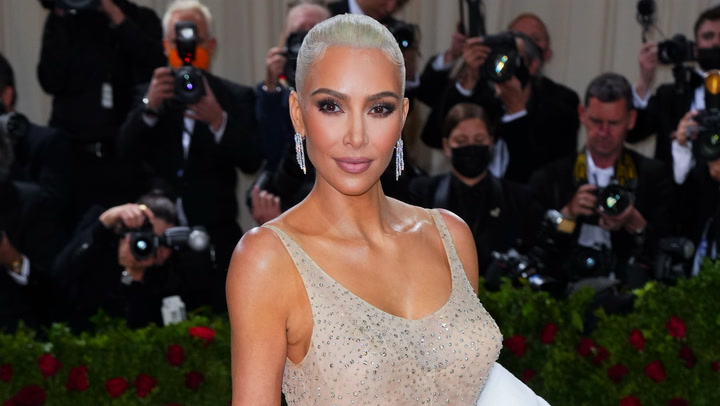 Se Kim Kardashians mest minnesvärda frisyrer genom åren