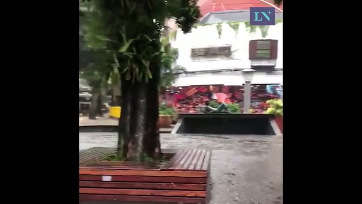 Destrozos y caos en Río de Janeiro por fuertes lluvias