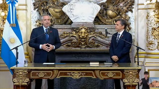 Alberto Fernández le toma juramento al nuevo ministro de Transporte, Diego Giuliano