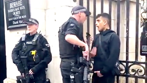 Video: Provoserer - blir arrestert 
