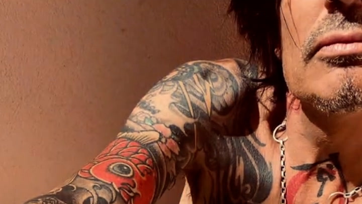 Tommy Lee posts nude photo on social media