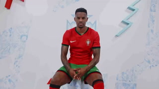 Craques portugueses posam com os uniformes da Euro 2024