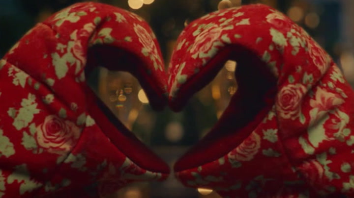 Morrisons 2023 Christmas advert features singing oven gloves