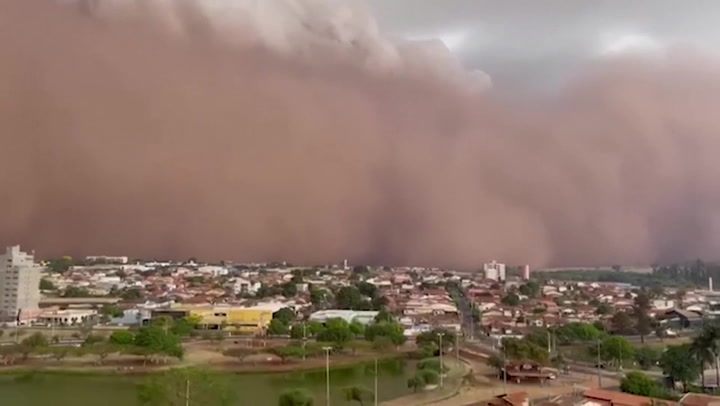 Incredible footage shows the arrival of massive sandstorm in Brazilian city of Barretos
