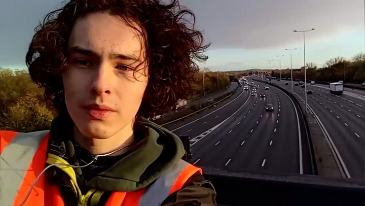 Animal Rebellion joins Just Stop Oil in protest on M25 gantry