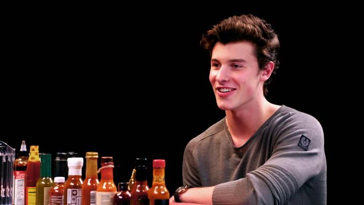 Shawn Mendes: Hot Ones