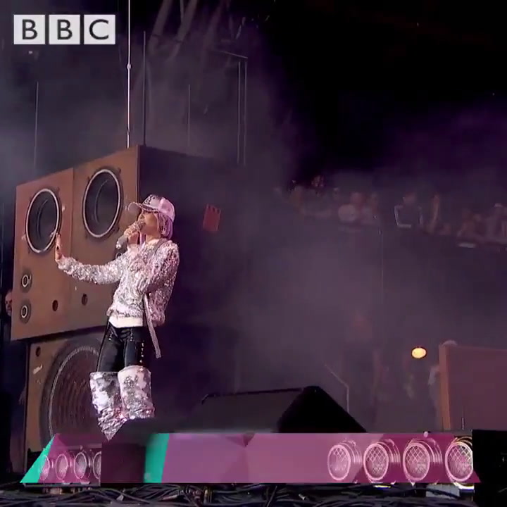 Miley Cyrus como Ashley O en el festival Glastonbury 2019 - BBC radio vía Twitter
